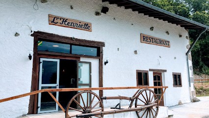 L'Henriette restaurant (groupe 80 cvts) dans le Livradois Forez en Auvergne à 20 mn d'Ambert. Spécialité Auvergnate, Restaurant à Auzelles