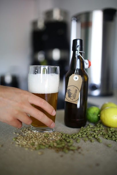 Moosetache Brewing Company, Restaurant à Staple