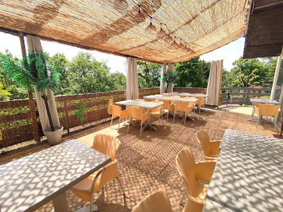 Tiki Bar Restaurant Crêperie Le Midi Grill-Burger-Tapas-Salades Le Soir Avec Terrasse Turenne, Restaurant à Turenne