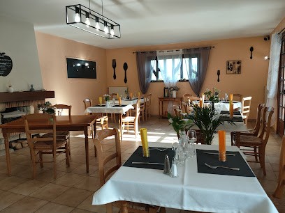 Aux Hôtes Gourmands, Restaurant à Fontaine-la-Guyon