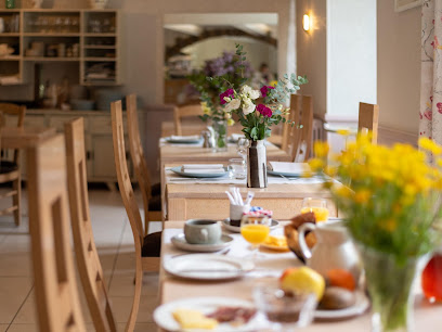 Logis Hôtel Le Relays Du Chasteau, Restaurant à Brousse-le-Château