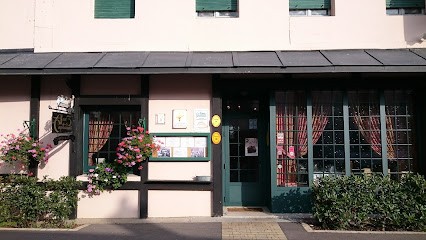 Aux Trois Capitaines, Restaurant à Malroy