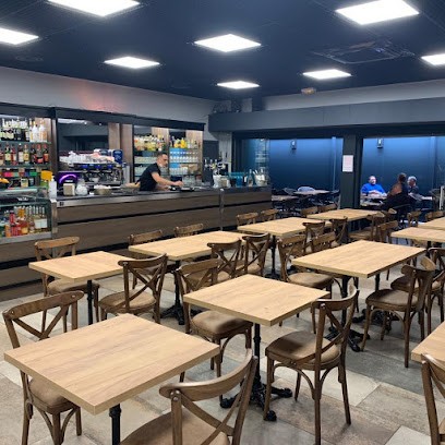 Macan Bar, Restaurant à Châteauneuf-les-Martigues