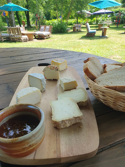 "Sous La Glycine" Le Restaurant De La Cathédrale, Restaurant à Neuvy-Deux-Clochers