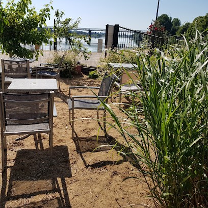 Guinguette l'eau à la bouche, Restaurant à Gergy