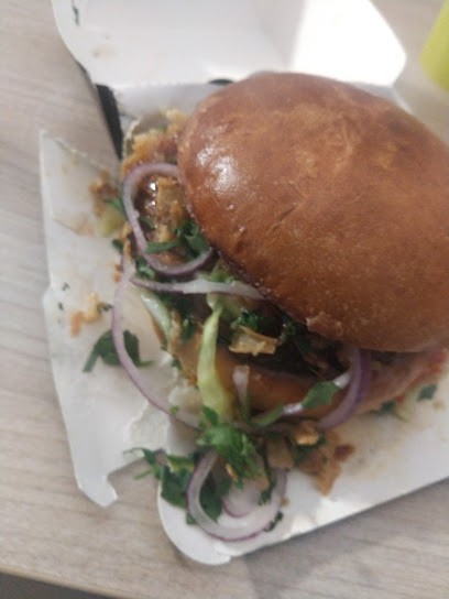 Camion Black Thaï vente à emporter, Restaurant à Trans-en-Provence