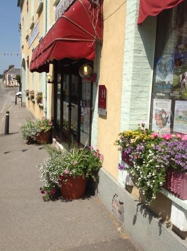 Le Dauphin, Restaurant à Moulins-la-Marche