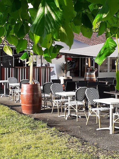 La Cour De Récrée, Restaurant à Montignac-le-Coq