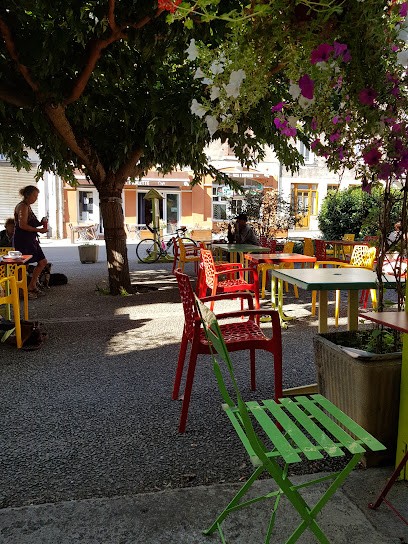 les pies railleuses, Restaurant à Saint-Julien-Molin-Molette
