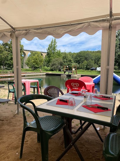 Snack de la Plage, Restaurant à Lusignan