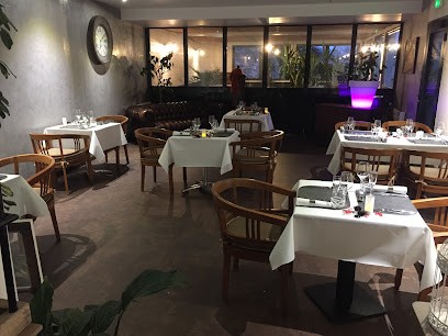 Le Cafe De La Place, Restaurant à Villiers-Charlemagne