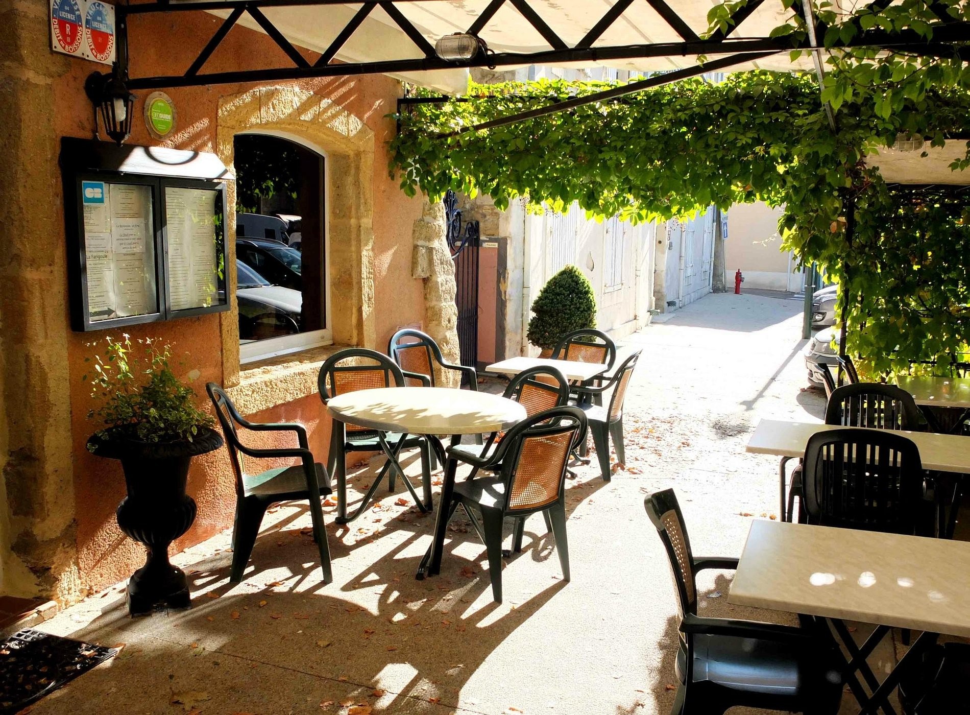 Restaurant Et Hôtel La Farigoule, Restaurant à Sainte-Cécile-les-Vignes