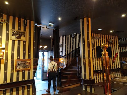 Au Bureau, Restaurant à Laval