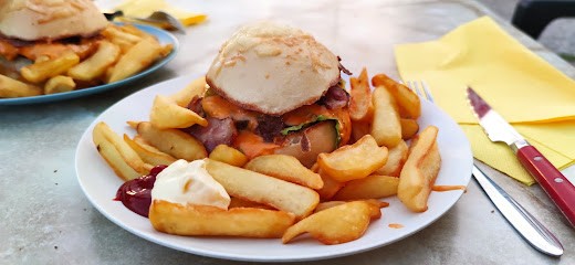 Le Camion Enchanté, Restaurant à Saint-Alban-de-Montbel