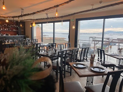 Zest - Comptoir De Coquillages, Restaurant à Loupian