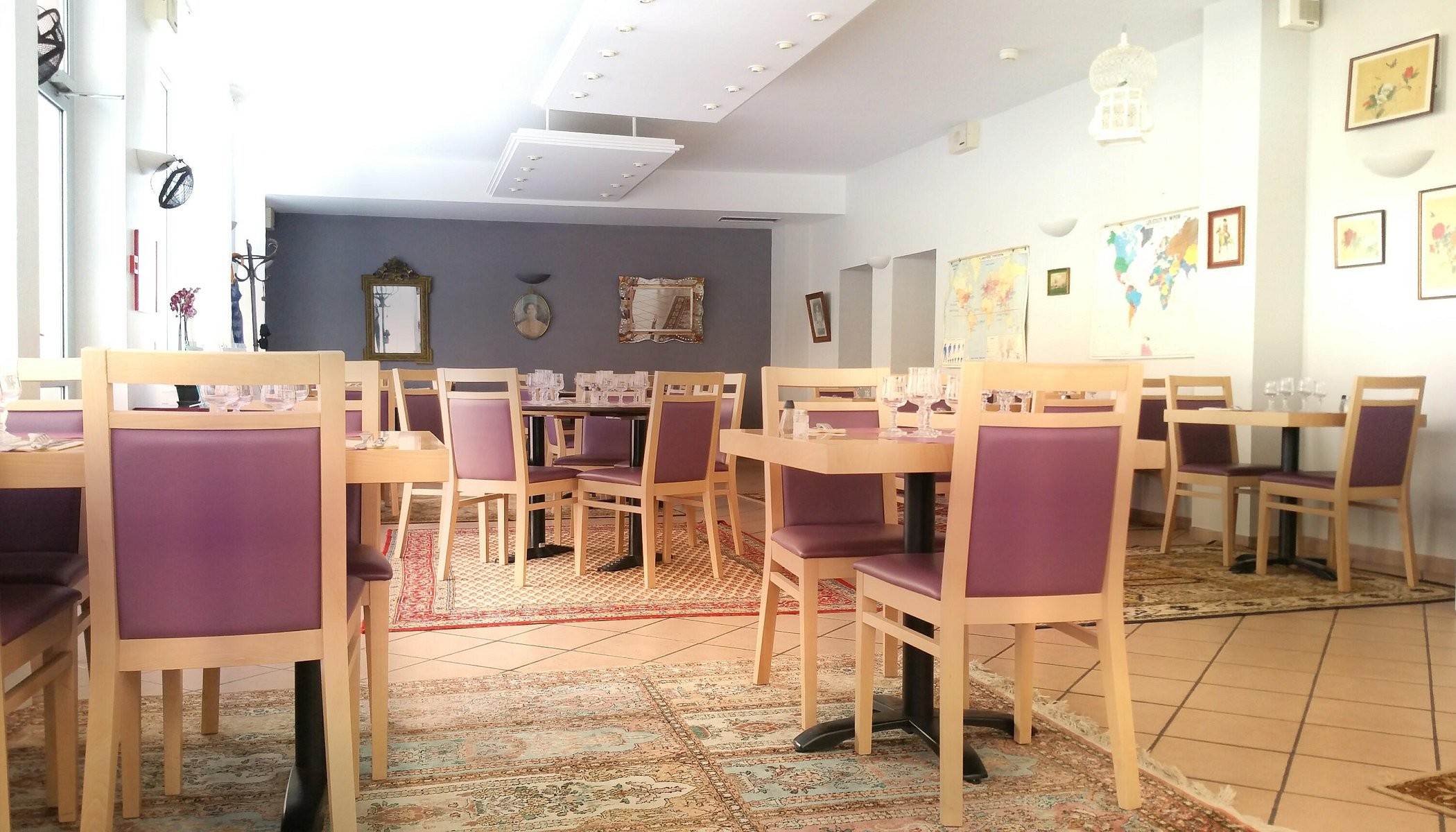 Hôtel du Commerce, Restaurant à Volvic