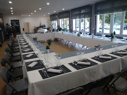 Restaurant O'commerce Hotel Du Commerce Fauville En Caux Restaurant à Terres-de-Caux