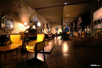 Le Pied De La Lune, Restaurant à Villespassans