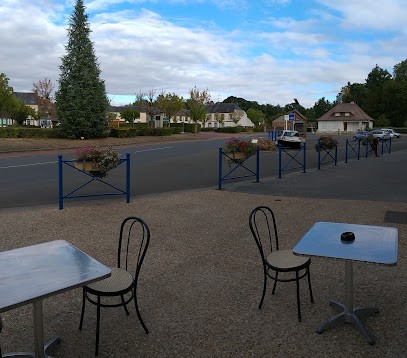 Café De La Place, Restaurant à Droué