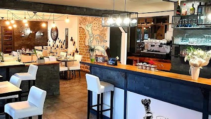 O'TyNico, Restaurant aux Attaques