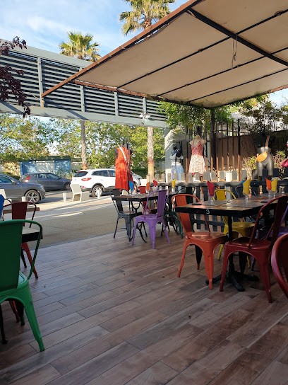Color Café Restaurant & Boutique, Restaurant à Marseillan