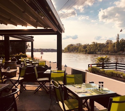 Chez Mémère : 2 Restaurants à Votre Disposition, Le Restaurant Traditionnel Et Le Restaurant La Suite, Restaurant à Bellerive-sur-Allier