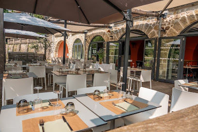 La Terrasse Des Thermes Par Claude Brioude Restaurant à Meyras