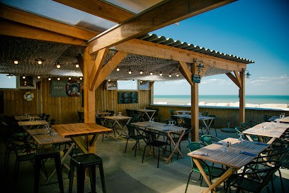 LES COPAINS BÂBORD by Famille Le Corre, Restaurant à La Flotte