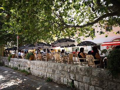 Bar le Senat -, Restaurant à Saint-Vallier-de-Thiey