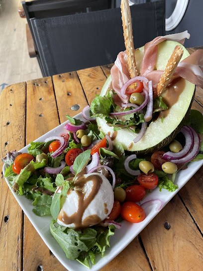 Lou Mazet, Restaurant aux Angles