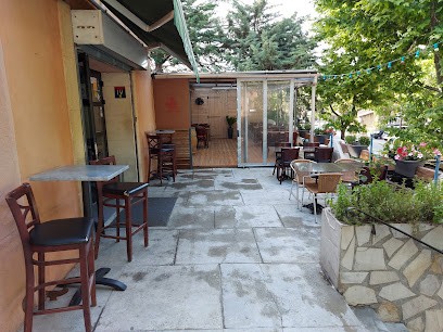 Brasserie Du Cours, Restaurant à Simiane-Collongue