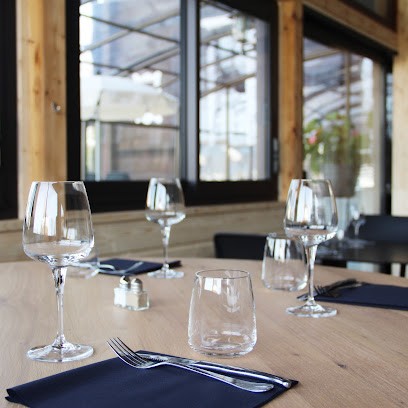 Le Chalet Du Port, Restaurant à Sciez