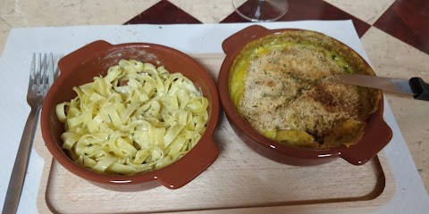 Le Moulin, Restaurant à Gastins