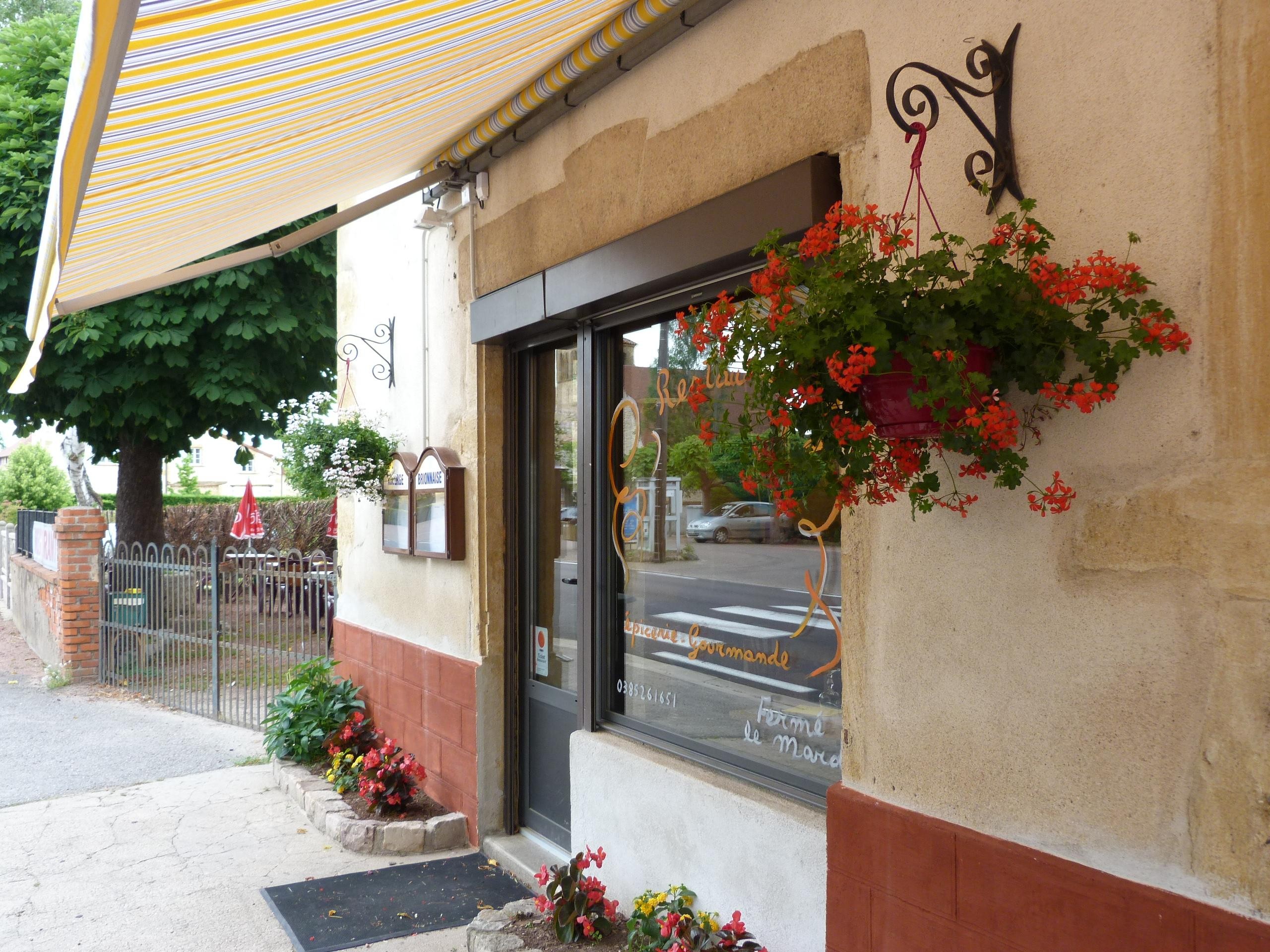 Auberge du père Félix, Restaurant à Neuilly-en-Donjon