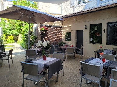 Le Parvis, Restaurant à Saintes