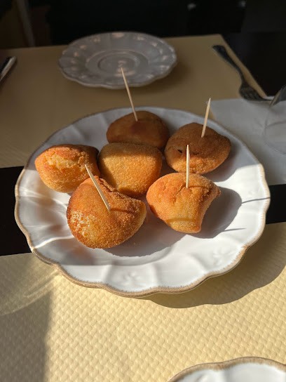 Casa Los Amigos, Restaurant à Pont-Évêque