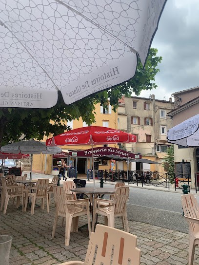 Brasserie Du Sénat, Restaurant à Saint-Vallier-de-Thiey