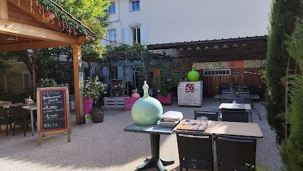 Hôtel Il était 1 Fois Restaurant  Le Cul De Poule, Restaurant à Piolenc