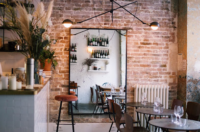Early June Restaurant à Paris 10