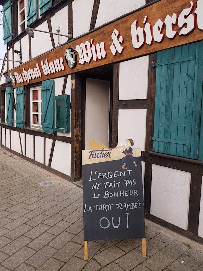 AU CHEVAL BLANC Win & Bierstub Atypique, Restaurant à Schiltigheim