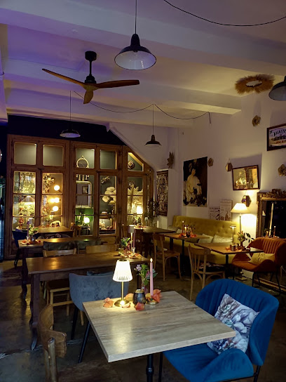 Aux Amis Winehouse Restaurant à Neffiès