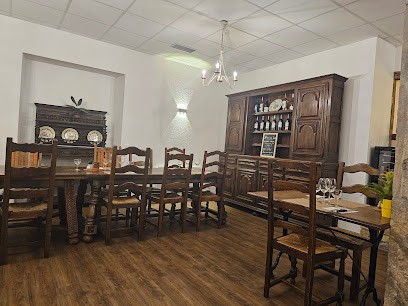 Auberge Du Domaine De Bernede, Restaurant à Pomarez