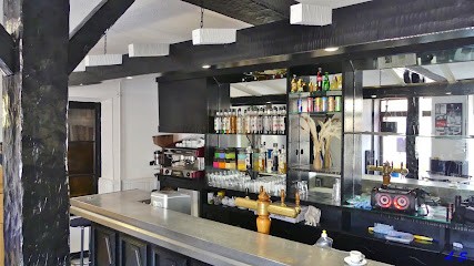 Atik Mustafa, Restaurant à Courpière