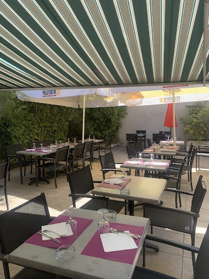 TABAC QUARTIER DES SUISSES, Restaurant à Fontainebleau