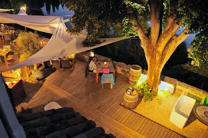 Logis Hôtels Domaine Du Chatelard, Restaurant à Dirac