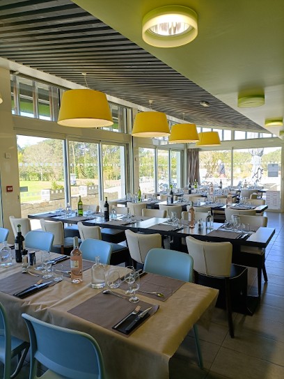 Le Mulligan Restaurant Club-house Du Golf De Saint Laurent, Restaurant à Ploemel
