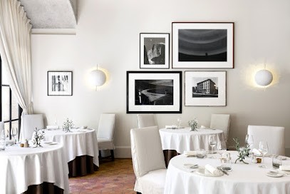 Restaurant L'Oustau de Baumanière, Restaurant aux Baux-de-Provence