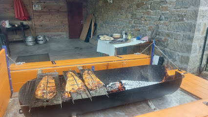 Le Moulin D'auxillac : Restaurant (À 2 Pas De La Sortie De L'a75 !), Bar, Hébergement. Au Cœur D'un Hameau De La Canourgue ! Restaurant à la Canourgue