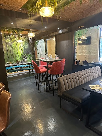 La Tanière, Restaurant aux Allues