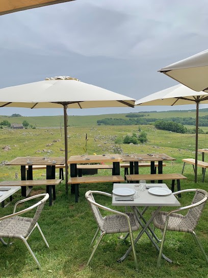 Buron du couderc Aubrac, Restaurant à Saint-Chély-d'Aubrac